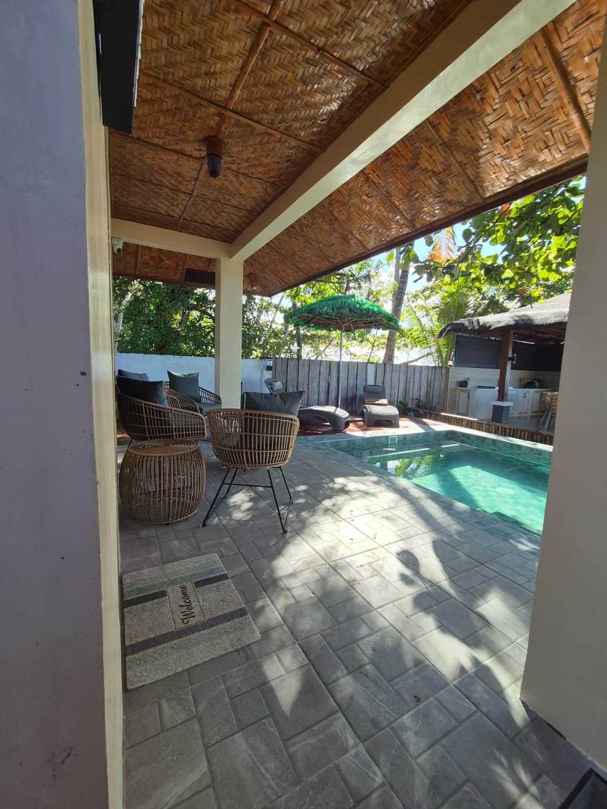 Siquijor Cabin: Covered patio